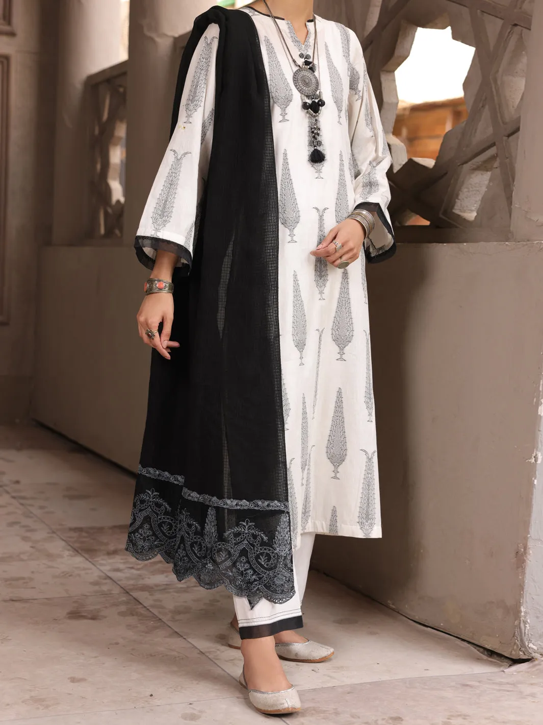 Black & White Jacquard 3 Piece Stitched - ALP-3PS-1634