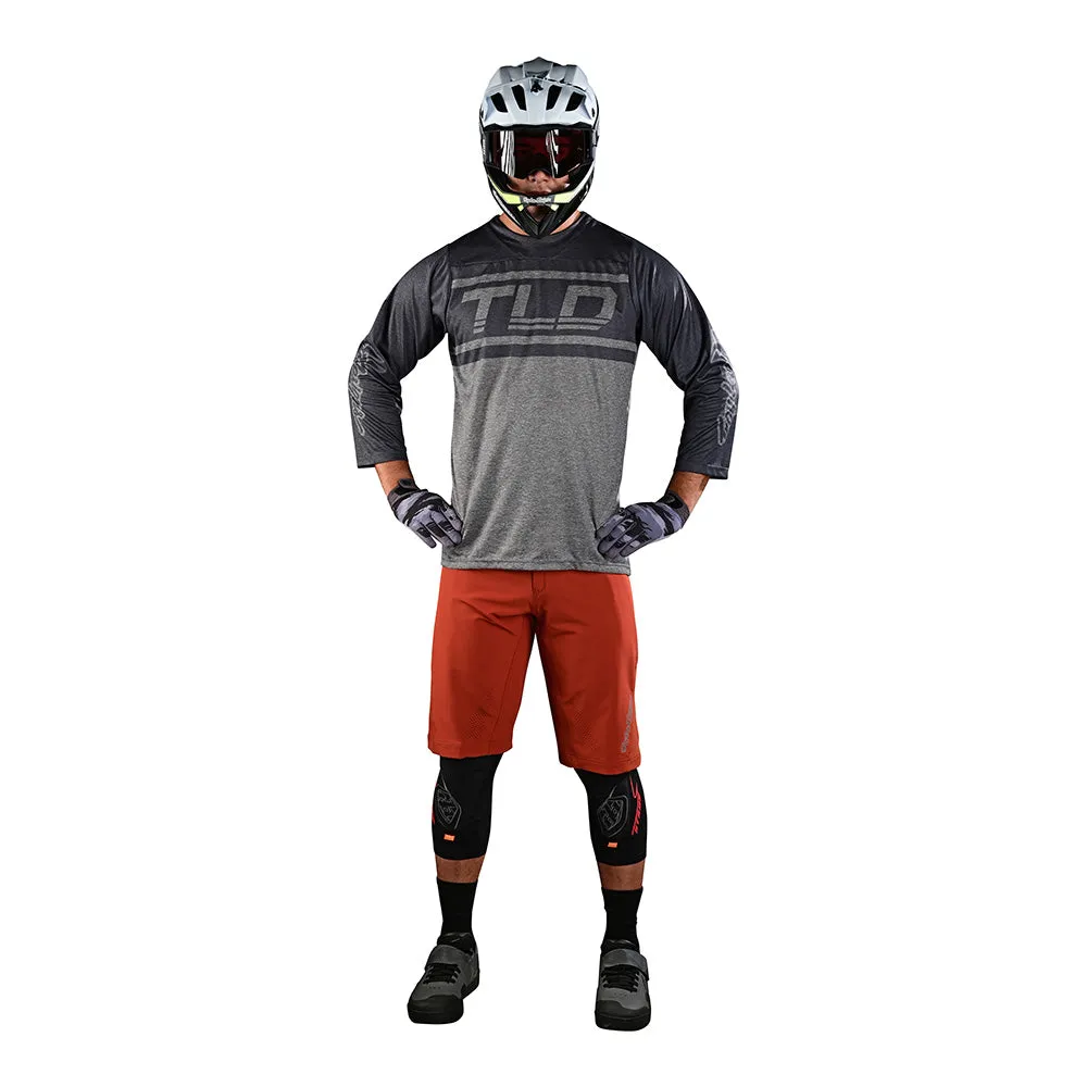 Ruckus Short Shell Solid Red Clay